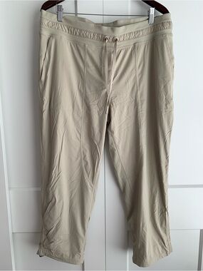 Lululemon cargo pant lined size 14 cropped